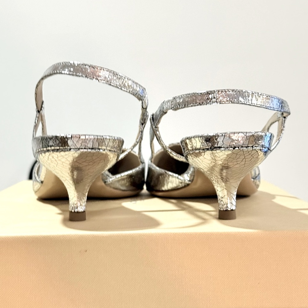 BrandNEW Michael Kors COLLECTION Hallie Runway Crackled Leather Pump, 41. Silver - Picture 7 of 16
